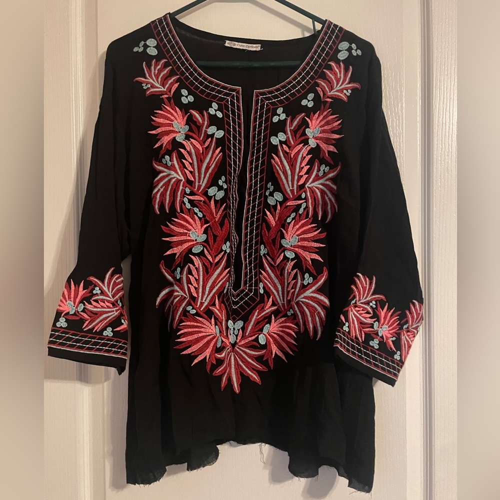 Cute Options Floral Embroidered Tunic Beach Cover Up Measures Size M/L Vacation